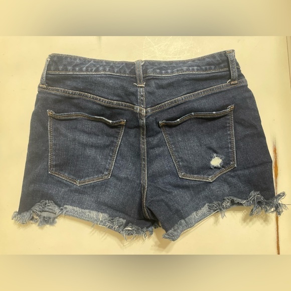 Woman’s Universal Thread shorts - Picture 4 of 6